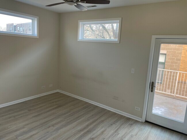 Building Photo - 915 S Oak Park Ave