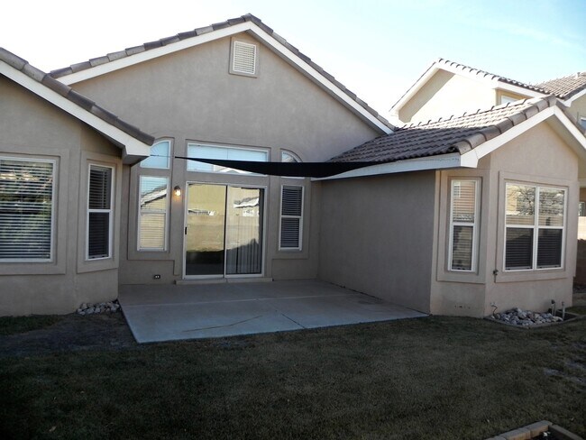 Building Photo - Great Single Story Home In Highly Desirabl...