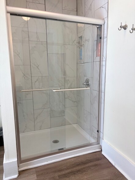 Building Photo - 846 Lafayette Ave NE