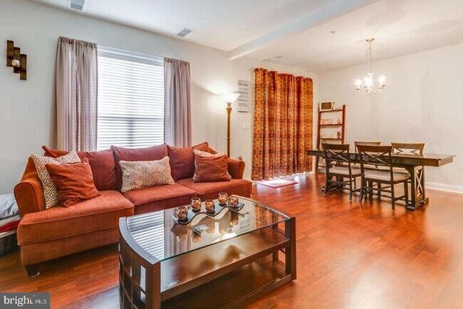 Building Photo - 861 Fawn Ln