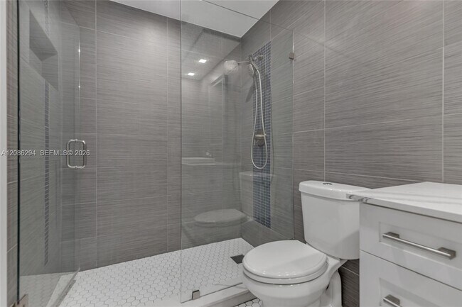 Building Photo - 1050 Summit Trail Cir