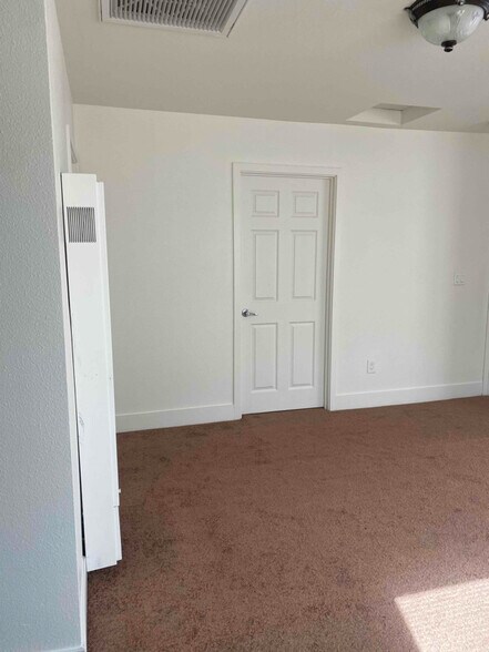 Building Photo - 730 S 46th St