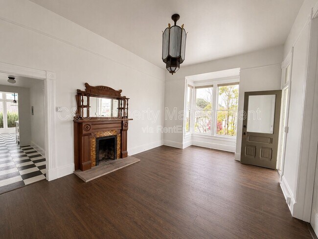 Building Photo - 489 Laurel Ave