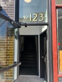 Building Photo - Renovated large 1 BR in heart of downtown ...