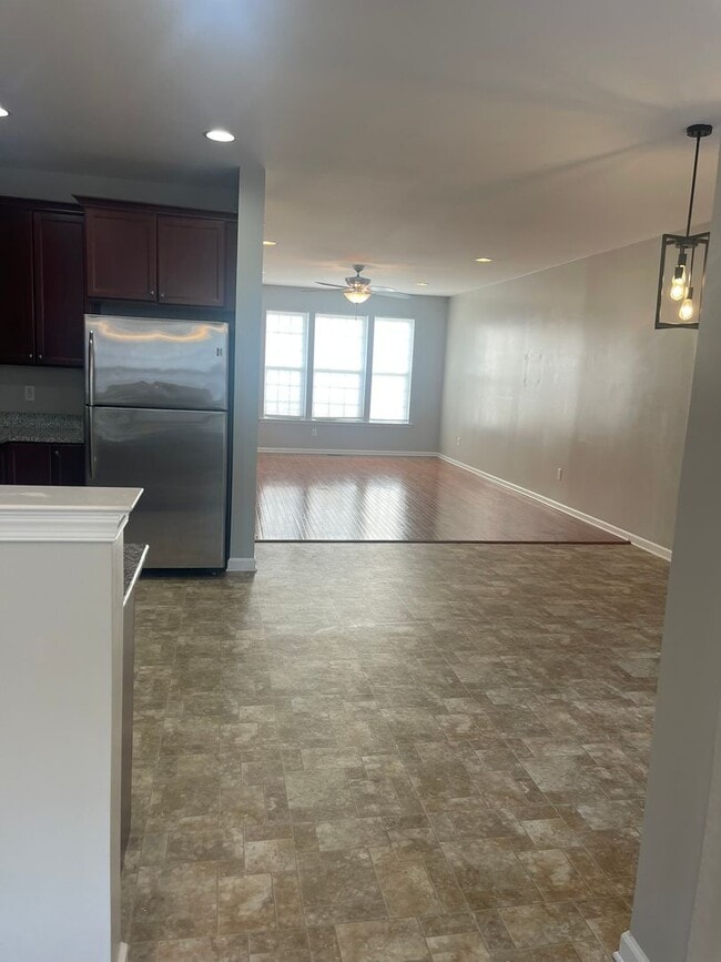 Building Photo - 3 bedroom 2 1/2 bath Townhouse in Bayberry