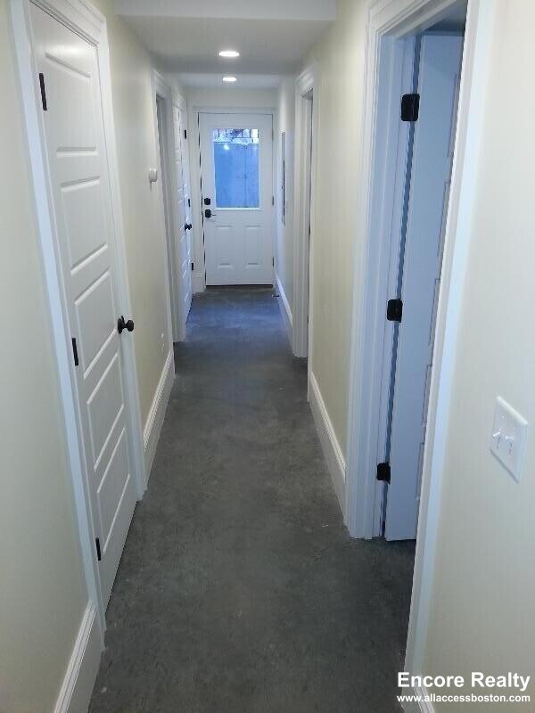 Building Photo - 84 Linden St