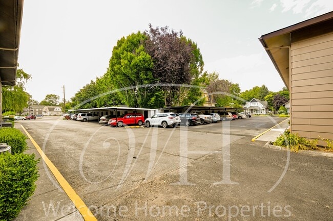 Building Photo - Great 2 Bedroom Condo with Storage and Out...