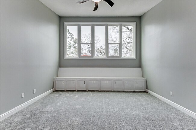 Building Photo - 1727 Cloister Dr