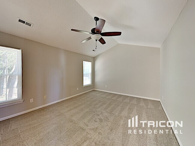 Building Photo - 701 Barbee Farm Dr