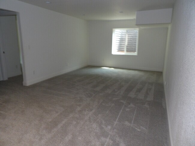 Building Photo - 6520 Golden Briar Ln