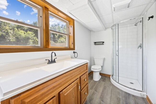 Building Photo - 159 E Johnson Ave