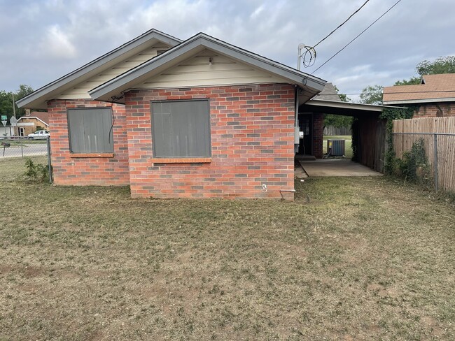 Building Photo - 302 Penrose St