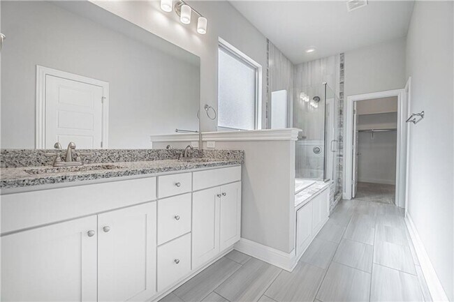 Building Photo - Superb 3 bedroom 2 bath home in Bentonvill...