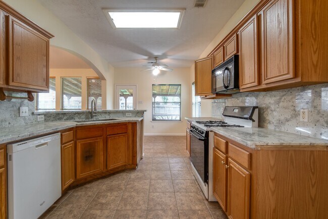 Building Photo - 17143 Summer Hollow Dr
