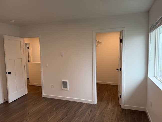 Building Photo - Brand new 3 bedroom 3 full bath townhouse in Thurston! $1,000 OFF YOUR FIRST MONTH'S RENT!