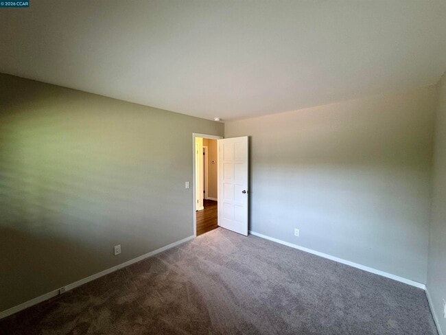 Building Photo - 62 Winding Glen