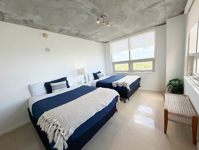 Building Photo - 3250 NE 1st Ave