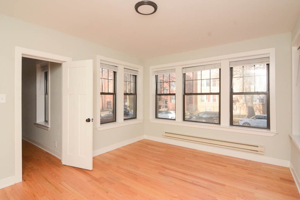 Building Photo - 4419 N Wolcott Ave