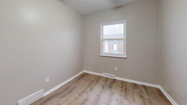 Building Photo - 630 Abbe Rd S