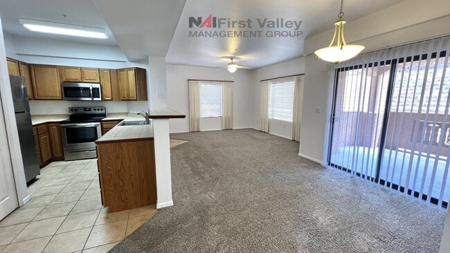 Building Photo - 1 Bedroom, 1 Bath with a Single Car Garage