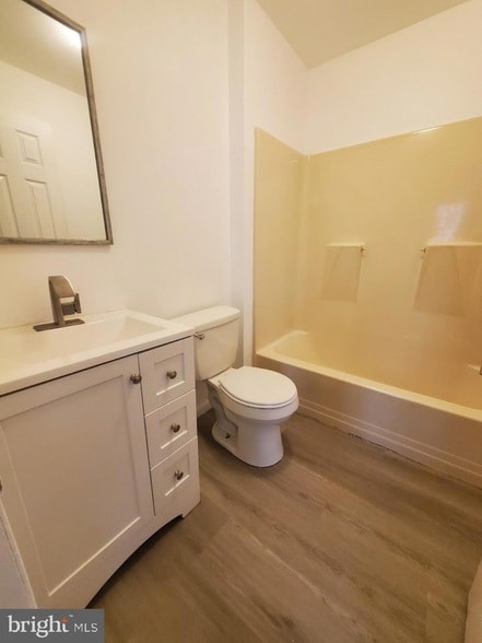 Building Photo - 72 Peony St