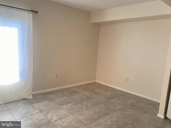 Building Photo - 6924 Hanover Pkwy