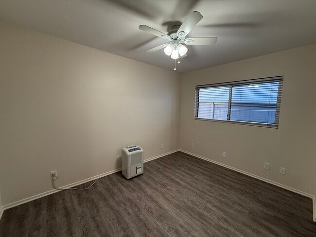 Back Bedroom - 140 Virginia St