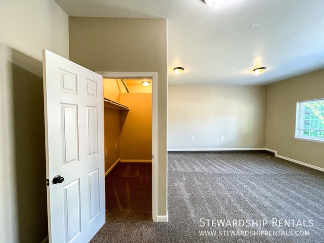 Building Photo - 618 Camden Ln