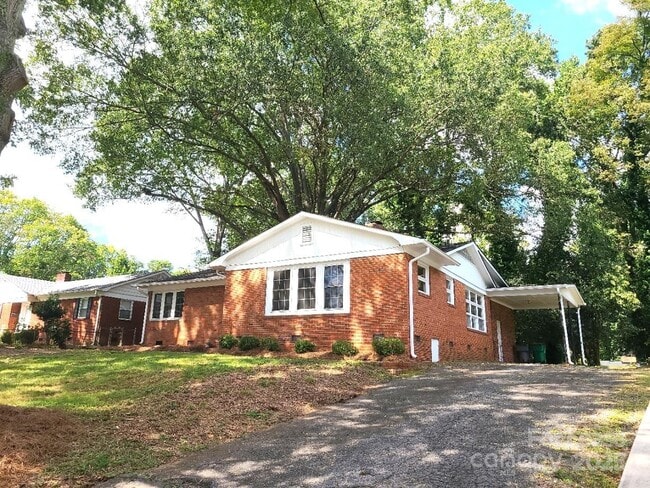 Building Photo - 5511 Wedgewood Dr