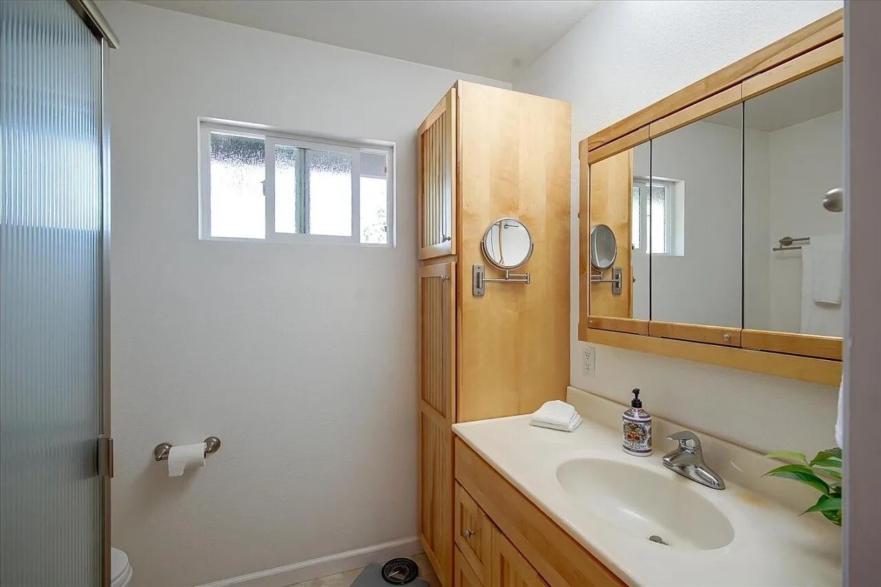 Building Photo - 416 Sherman Dr