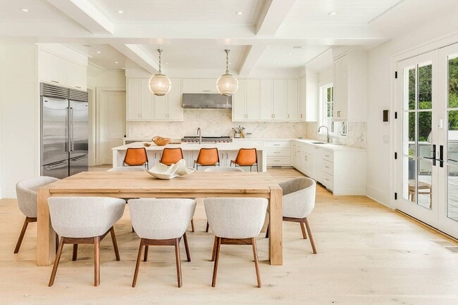 Building Photo - 571 Pauls Ln