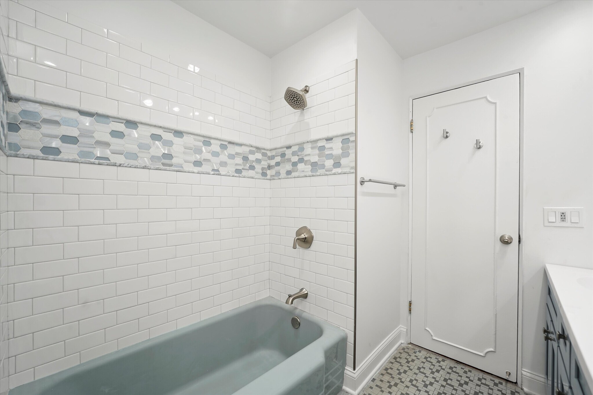 Building Photo - 7056 N Rockwell St