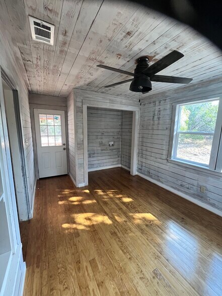 Sun room with washer dryer hookup - 1565 Pump Station Rd