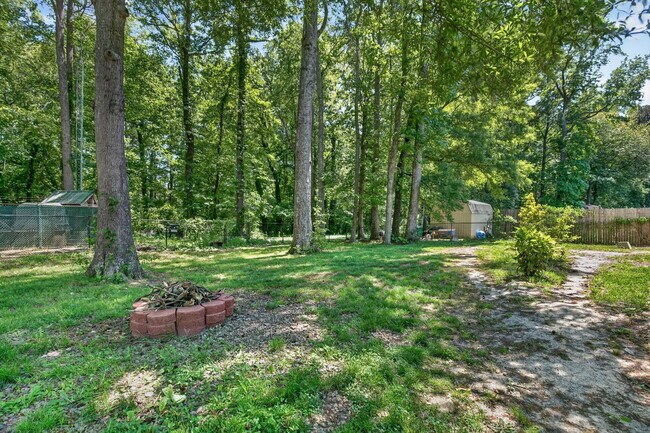 Building Photo - 46483 Rosewood Dr