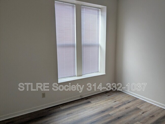 Building Photo - 2707 Russell Blvd