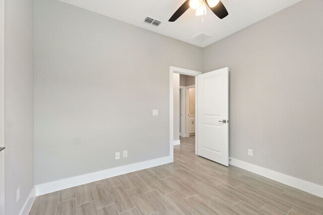 Building Photo - 360 Hibiscus Dr