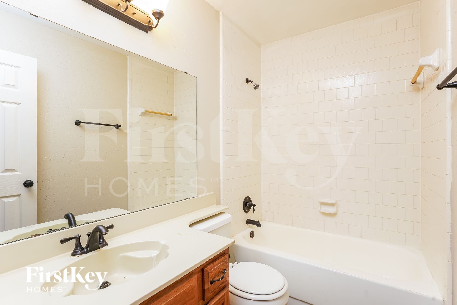 Building Photo - 2338 Loyanne Dr