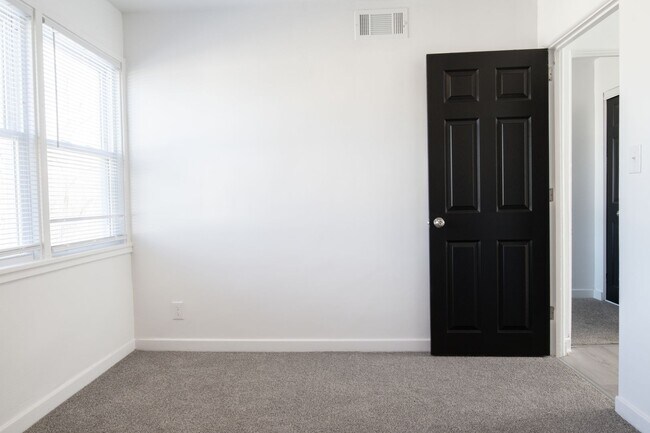 Building Photo - Now Pre-leasing: Scenic Hills Homes 2 Bedr...