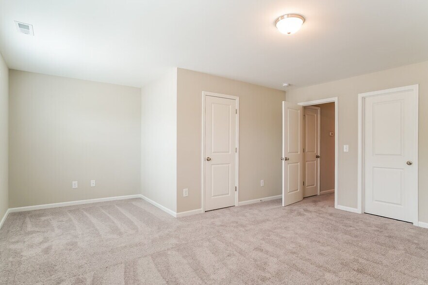 Building Photo - 557 Landing View Dr