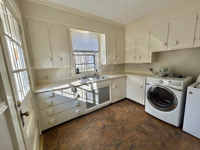 Building Photo - 48 Congress St