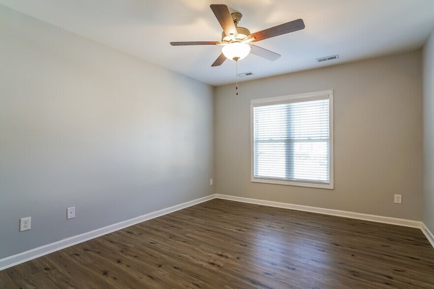 Building Photo - 115 Oakdale Ave