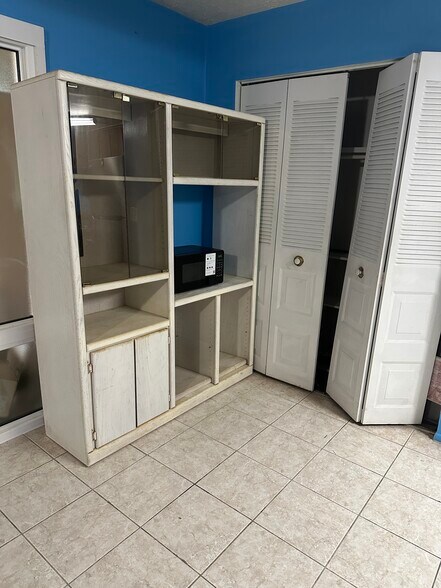 Building Photo - 8602 Champlain Ct