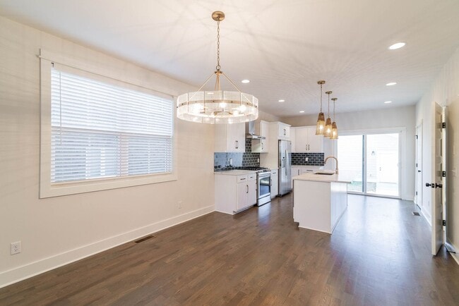Building Photo - COMING SOON! 3 Bed/4 Bath Buena Vista 3 Story Townhouse-Rooftop level with Downtown Views!!