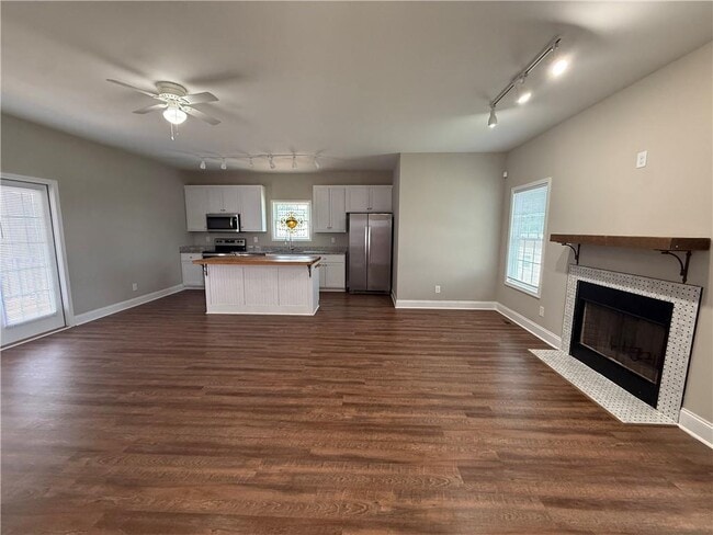 Building Photo - 618 Liberty Pk Dr