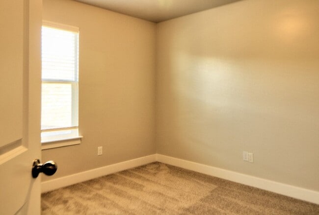 Building Photo - 16347 S Piston Ln