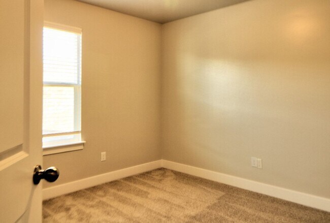 Building Photo - 16365 S Piston Ln