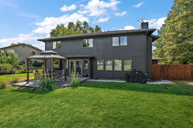 Building Photo - 4180 N Marcliffe Ave