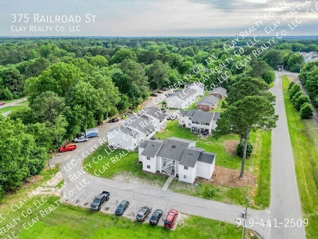 Building Photo - 375 Railroad St