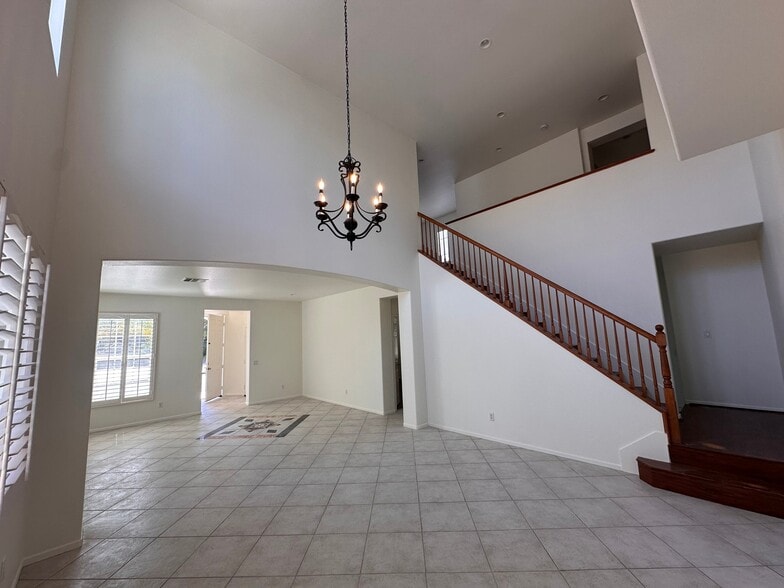 Building Photo - 23424 Caliente Springs Ave