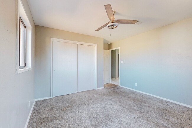 Building Photo - NE PUEBLO STYLE 3 Bedroom 2 Bath 1824/SF